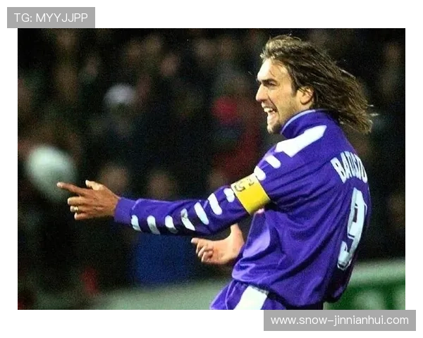 足球场上传奇瞬间 这位球星用一脚震撼全场成就经典绝技